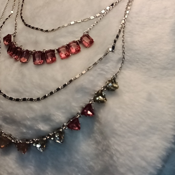 373. NECKLACE FASHION CLEAR PINK GREEN GEMS SILVER TONE MULTI STRAND 17" - Picture 3 of 6